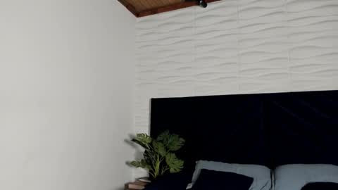 Snapshot of labrinthteasing chatting on October 2, 2:46 pm labrinthteasing online show from October 2, 2:46 pm