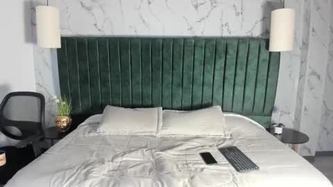 Snapshot of labrinthteasing chatting on October 3, 12:24 pm labrinthteasing online show from October 3, 12:24 pm