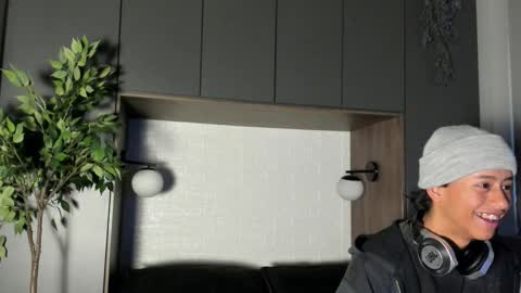 Snapshot of labrinthteasing chatting on October 9, 12:14 pm labrinthteasing online show from October 9, 12:14 pm