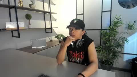 Snapshot of labrinthteasing chatting on October 14, 12:06 pm labrinthteasing online show from October 14, 12:06 pm