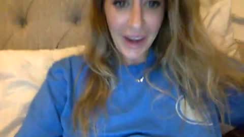 Snapshot of laceylayne96 chatting on June 18, 2:34 am laceylayne96 online show from June 18, 2:34 am