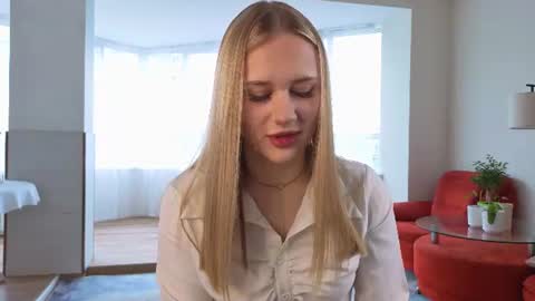 Snapshot of lachelleellwanger chatting on June 11, 5:16 am Kate online show from June 11, 5:16 am