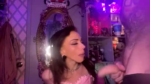 Snapshot of lacilore chatting on December 15, 3:00 am Laci online show from December 15, 3:00 am