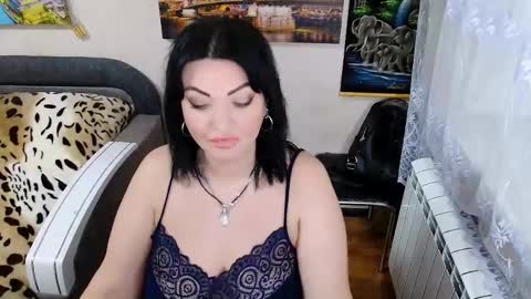 lady_boom_ online show from December 4, 5:21 pm