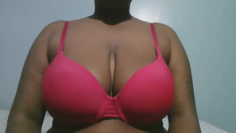Snapshot of lady_dearra chatting on February 17, 2:30 am lady_dearra online show from February 17, 2:30 am