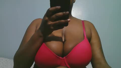 Snapshot of lady_dearra chatting on February 20, 3:03 am lady_dearra online show from February 20, 3:03 am
