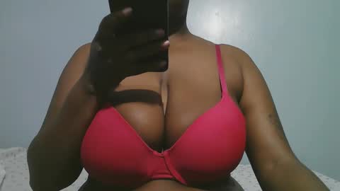 Snapshot of lady_dearra chatting on February 21, 2:56 am lady_dearra online show from February 21, 2:56 am