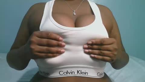Snapshot of lady_dearra chatting on February 26, 3:05 am lady_dearra online show from February 26, 3:05 am