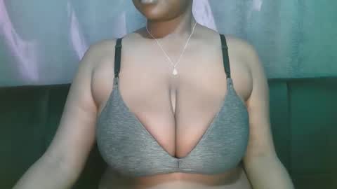 Snapshot of lady_dearra chatting on March 3, 11:05 am lady_dearra online show from March 3, 11:05 am