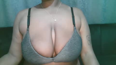 Snapshot of lady_dearra chatting on March 7, 3:14 am lady_dearra online show from March 7, 3:14 am