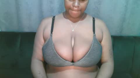 Snapshot of lady_dearra chatting on March 24, 10:53 am lady_dearra online show from March 24, 10:53 am