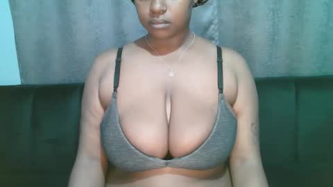 Snapshot of lady_dearra chatting on March 28, 4:23 am lady_dearra online show from March 28, 4:23 am