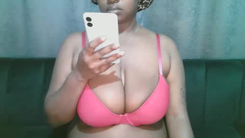 Snapshot of lady_dearra chatting on March 29, 3:17 am lady_dearra online show from March 29, 3:17 am