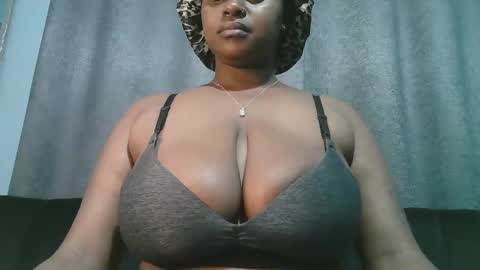 Snapshot of lady_dearra chatting on April 1, 1:28 am lady_dearra online show from April 1, 1:28 am