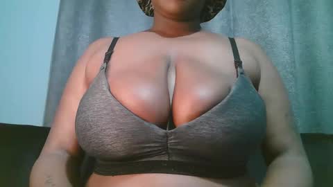 Snapshot of lady_dearra chatting on April 20, 1:52 am lady_dearra online show from April 20, 1:52 am