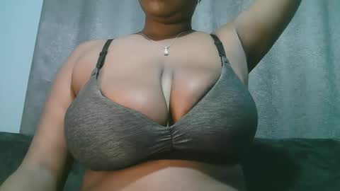 Snapshot of lady_dearra chatting on May 1, 2:38 am lady_dearra online show from May 1, 2:38 am