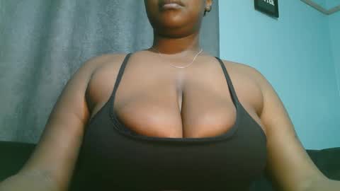 Snapshot of lady_dearra chatting on May 6, 1:47 am lady_dearra online show from May 6, 1:47 am