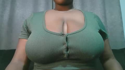 Snapshot of lady_dearra chatting on May 11, 2:06 am lady_dearra online show from May 11, 2:06 am
