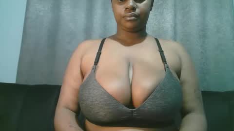 Snapshot of lady_dearra chatting on June 2, 1:51 am lady_dearra online show from June 2, 1:51 am