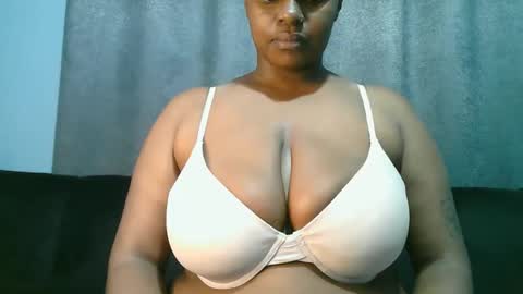Snapshot of lady_dearra chatting on June 3, 2:58 am lady_dearra online show from June 3, 2:58 am