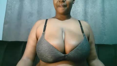 Snapshot of lady_dearra chatting on June 7, 2:37 am lady_dearra online show from June 7, 2:37 am