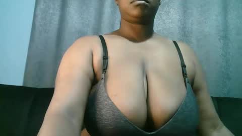 Snapshot of lady_dearra chatting on June 9, 2:45 am lady_dearra online show from June 9, 2:45 am