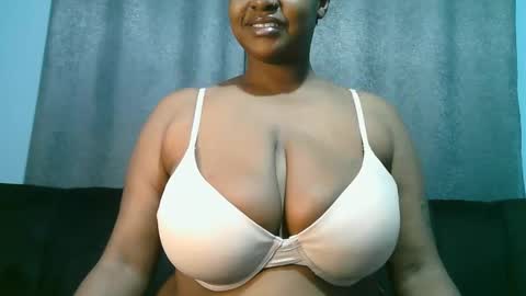 Snapshot of lady_dearra chatting on June 11, 2:33 am lady_dearra online show from June 11, 2:33 am