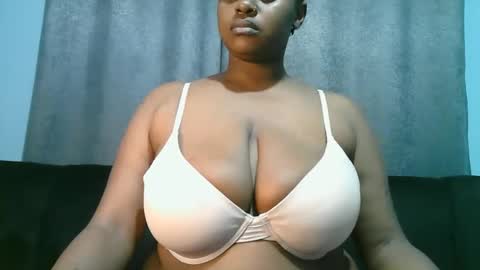 Snapshot of lady_dearra chatting on June 11, 2:53 am lady_dearra online show from June 11, 2:53 am