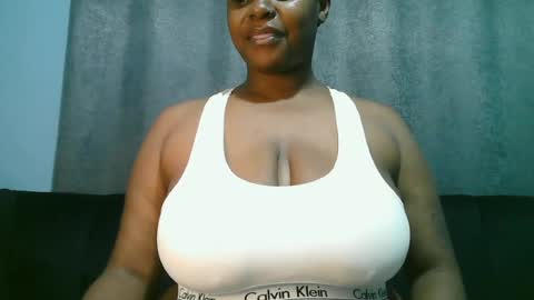 Snapshot of lady_dearra chatting on June 13, 1:58 am lady_dearra online show from June 13, 1:58 am