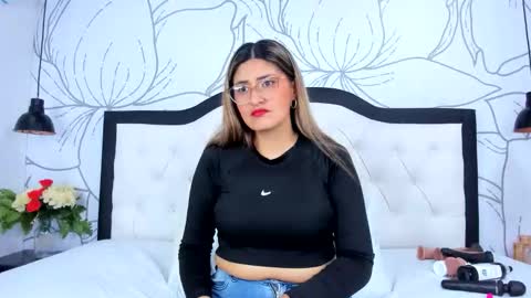 Snapshot of lady_falcon chatting on March 1, 2:24 am LADY online show from March 1, 2:24 am
