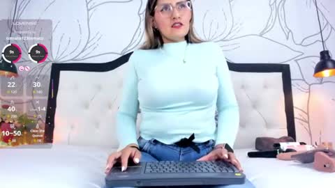 Snapshot of lady_falcon chatting on July 29, 2:21 am LADY online show from July 29, 2:21 am
