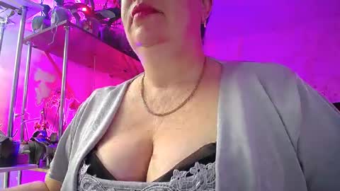 Lady Gloria online show from March 1, 5:20 am