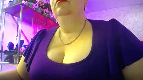 Snapshot of lady_gloria chatting on April 7, 5:08 am Lady Gloria online show from April 7, 5:08 am