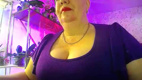 Snapshot of lady_gloria chatting on April 11, 6:18 am Lady Gloria online show from April 11, 6:18 am