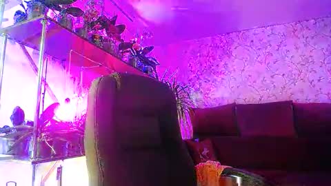 Snapshot of lady_gloria chatting on April 15, 5:47 am Lady Gloria online show from April 15, 5:47 am
