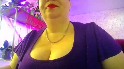 Snapshot of lady_gloria chatting on April 18, 7:01 am Lady Gloria online show from April 18, 7:01 am