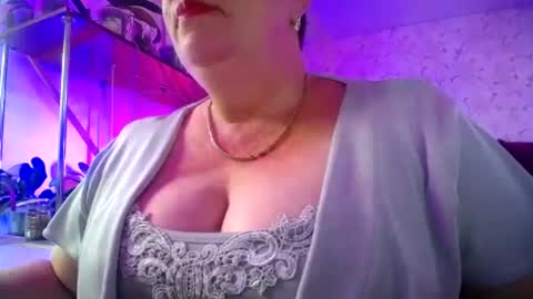 Lady Gloria online show from August 8, 9:11 am