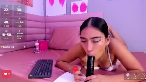 Snapshot of lady_mei chatting on June 14, 8:11 pm Mei online show from June 14, 8:11 pm