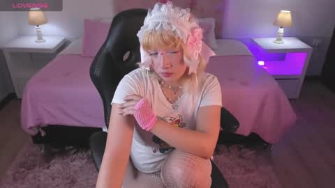 Snapshot of lady_noize chatting on February 17, 7:21 pm Lady online show from February 17, 7:21 pm
