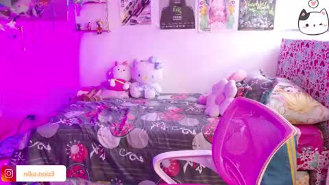 Snapshot of lady_noize chatting on February 2, 7:34 pm Lady online show from February 2, 7:34 pm