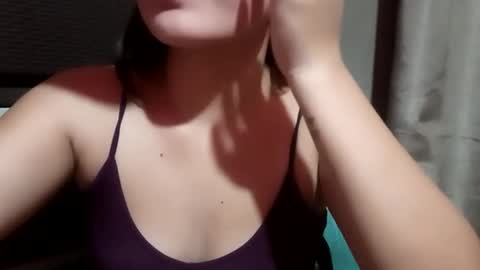 Snapshot of lady_rose19 chatting on December 18, 8:20 am kitty online show from December 18, 8:20 am