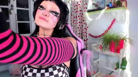 Mia online show from February 23, 6:27 pm
