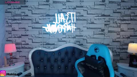 Lady Violet Bridgerton online show from December 31, 12:04 pm