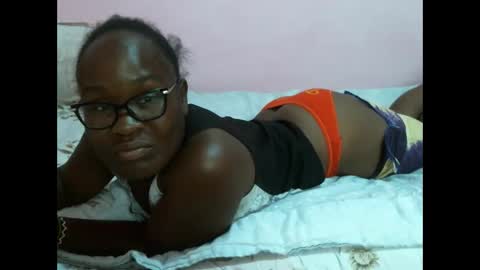 Essy online show from December 3, 2:38 pm