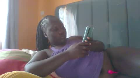 Snapshot of ladyblossoms19 chatting on September 30, 9:25 am lindah32 online show from September 30, 9:25 am