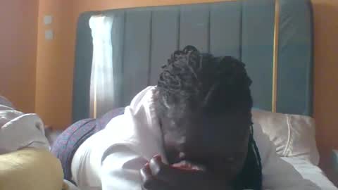 Snapshot of ladyblossoms19 chatting on October 23, 12:37 pm lindah32 online show from October 23, 12:37 pm