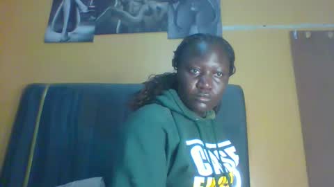 Snapshot of ladyblossoms19 chatting on November 10, 12:31 am lindah32 online show from November 10, 12:31 am