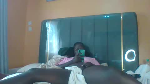 Snapshot of ladyblossoms19 chatting on November 11, 6:13 am lindah32 online show from November 11, 6:13 am