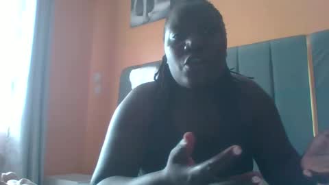 Snapshot of ladyblossoms19 chatting on November 21, 10:36 am lindah32 online show from November 21, 10:36 am