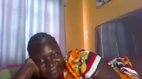 Snapshot of ladyblossoms19 chatting on November 23, 10:37 am lindah32 online show from November 23, 10:37 am